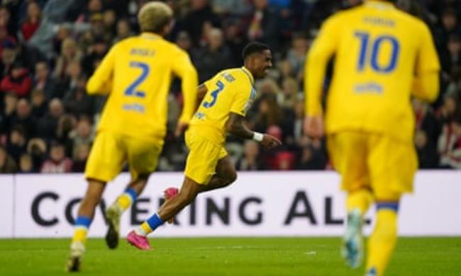 Junior Firpo (centre) celebrates scoring Leeds second goal against Sunderland.